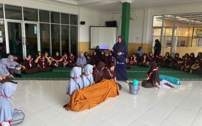 Antusias dan Khidmat, Murid SMPIT Al Furqon Palembang Pelajari Tata Cara Pengurusan Jenazah